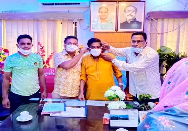 করোনা ভাইরাস (কোভিড-১৯) সংক্রমন প্রতিরোধে মাক্স ও স্যানিটাইজার বিতরন।